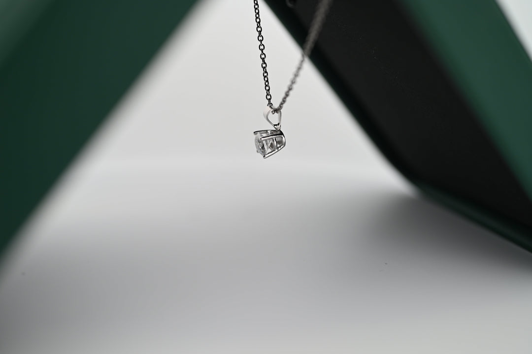 Lant cu pandantiv din diamante naturale, bijuterii premium, IGI, GIA certificate, stil rafinat, livrare rapidă, pladorium.ro.
