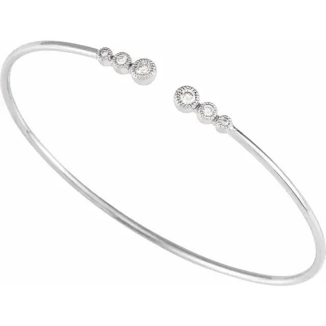 Brățară fină din aur alb 4mm cu diamante naturale 0.25ct, design elegant inspirat de zeița-mamă, cadou premium pentru femei.