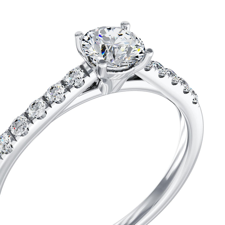 Inel logodnă platină sau aur cu diamant central 0.5ct și 10 diamante naturale mici, simbolizând momente prețioase, pentru femei elegante.