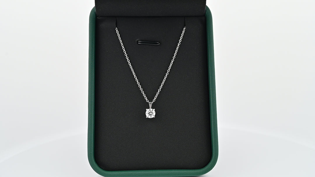 Lanț platină cu pandantiv diamant 0.3ct, ideal cadou luxos, simbol al grației și durabilității, în cutie elegantă neagră
