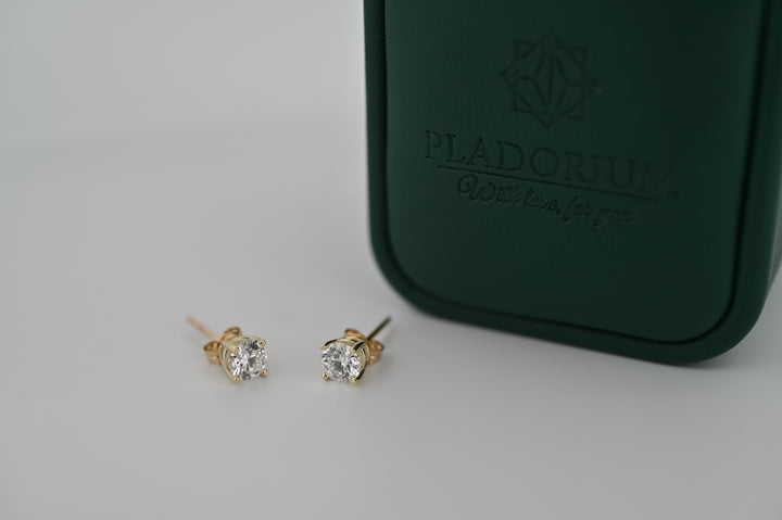 Cercei aur 1ct cu diamante lab naturale, prezentare Pladorium; eleganță rafinată, bijuterii premium pentru femei, cadou excelent.