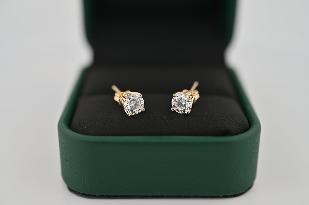 Cercei "Selene" cu diamante naturale 1 ct, aur sau platina, inspirati de frumusetea nocturna, cadou elegant pentru femei.