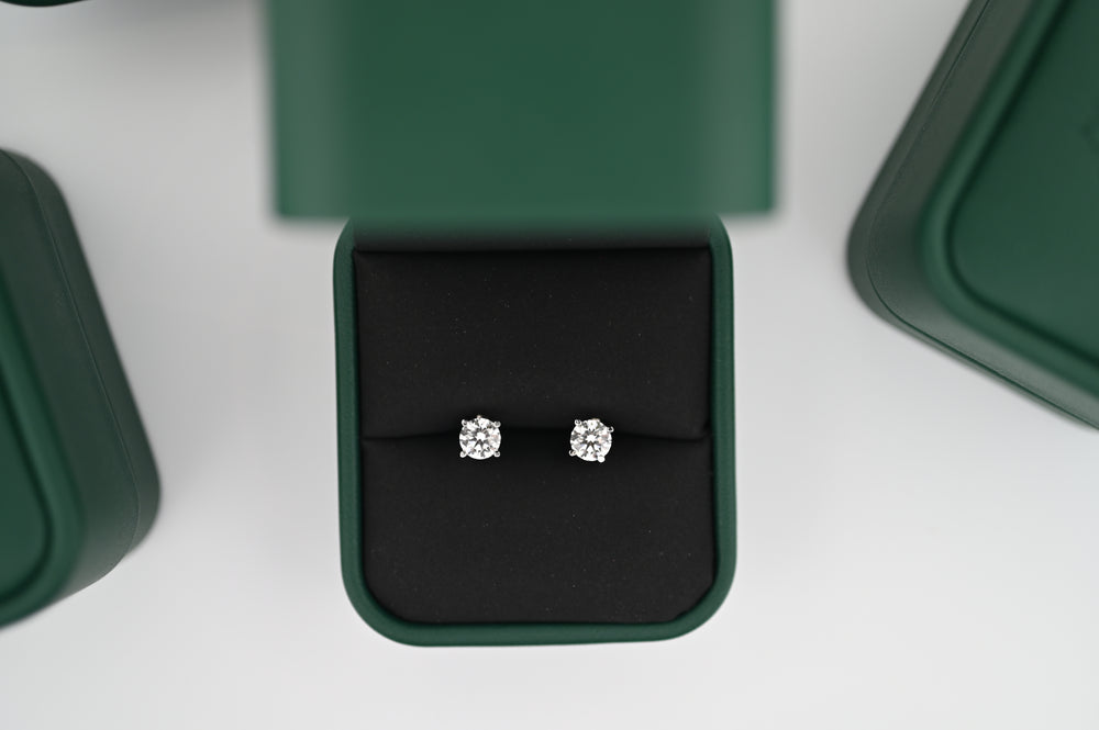 Cercei platina 0.6ct cu diamante naturale Selene, lux și eleganță, cadou ideal pentru femei. Descoperă rafinamentul atemporal.