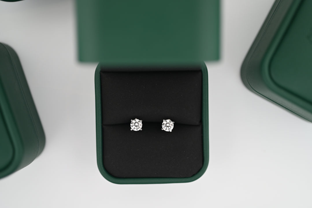 Cercei platina 0.6ct cu diamante naturale Selene, lux și eleganță, cadou ideal pentru femei. Descoperă rafinamentul atemporal.