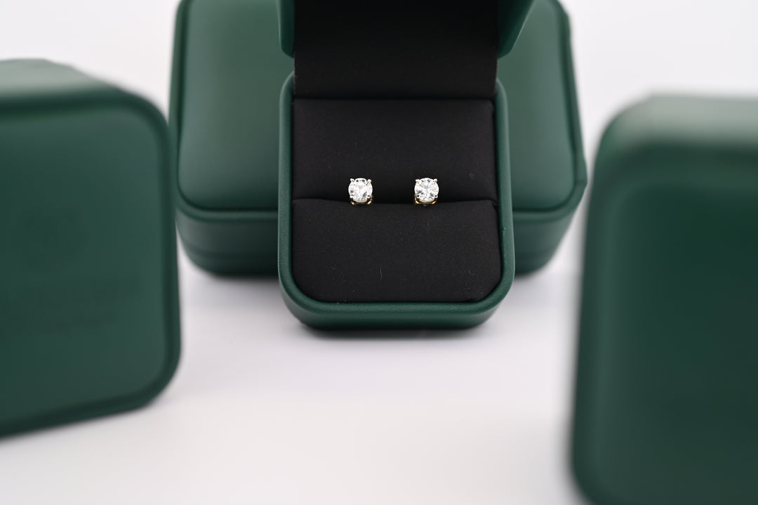 Cercei "Selene" din aur cu diamante naturale, prezentare elegantă în cutie cadou premium, idee de cadou pentru femei.