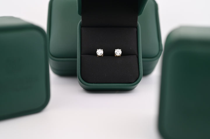 Cercei "Selene" din aur cu diamante naturale, prezentare elegantă în cutie cadou premium, idee de cadou pentru femei.