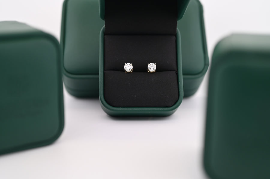 Cercei "Selene" din aur cu diamante naturale, prezentare elegantă în cutie cadou premium, idee de cadou pentru femei.