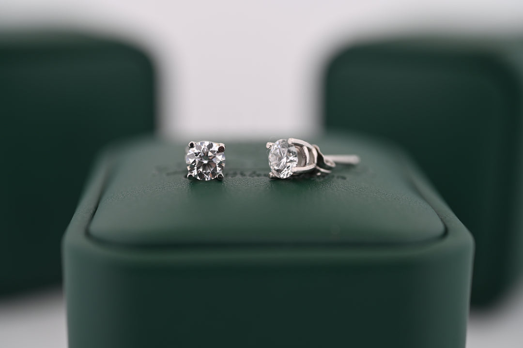 Cercei din platină cu diamante naturale pe suport verde, bijuterie de lux "Selene" pentru femei, cadou elegant.