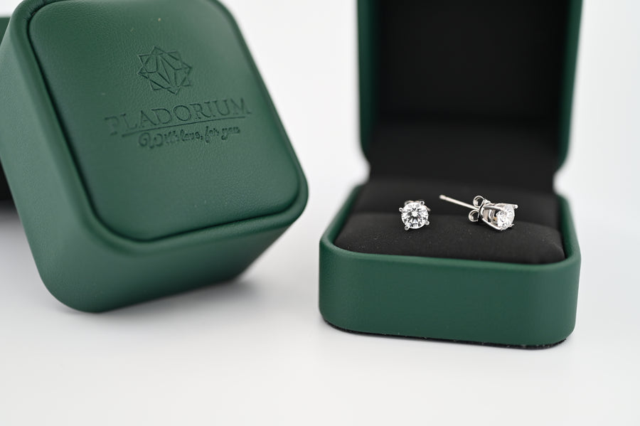 Cercei Selene din platina cu diamante naturale în cutie Pladorium, eleganță și rafinament pentru femei