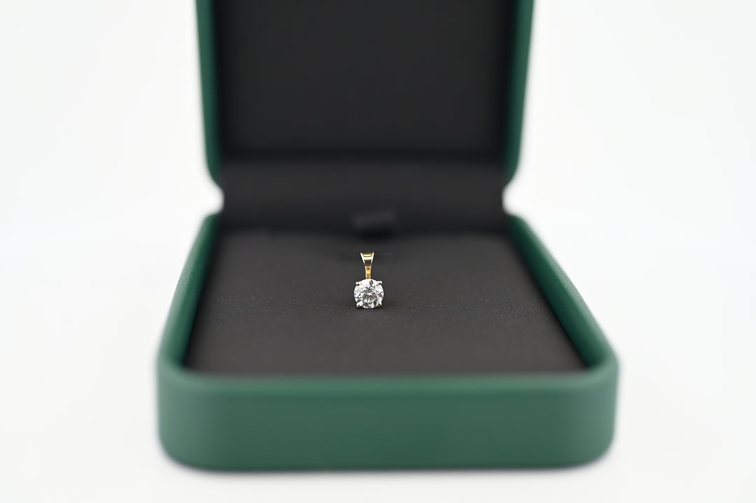 Pandantiv aur cu diamant lab grown 0.3ct în cutie elegantă, bijuterie damă premium, cadou perfect cu diamant lab grown