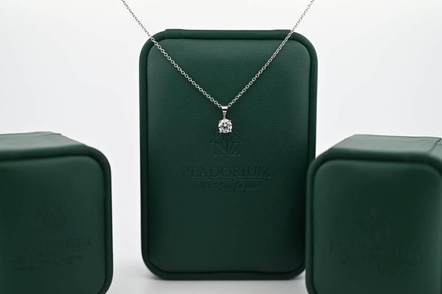 Pandantiv Ethernal Sparkle 0.5 CT din platină, eleganță premium, cu diamant lab grown suspendat pe un lănțișor subțire.