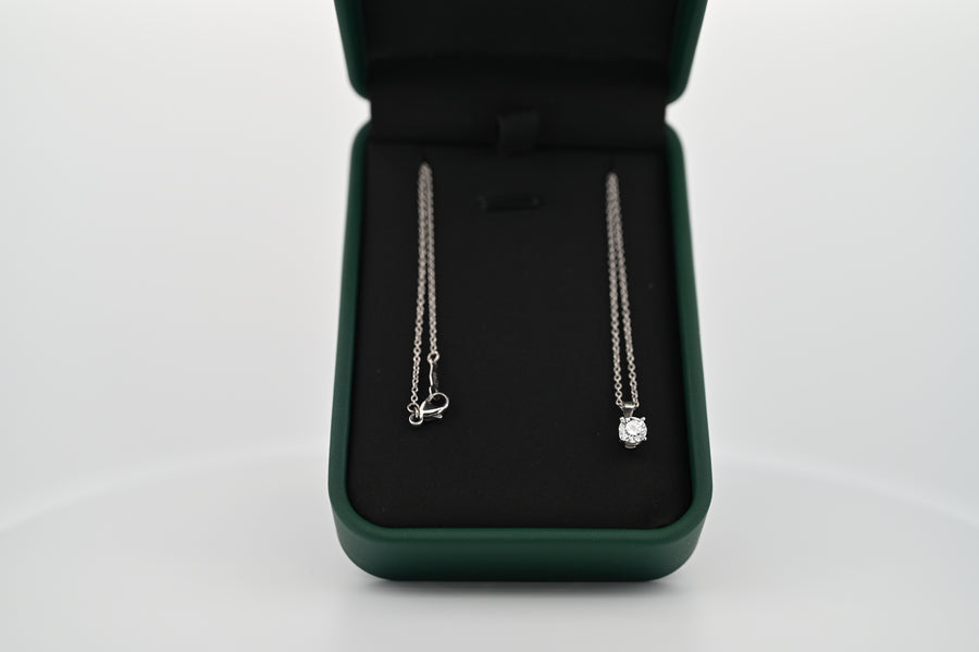 Elegant pandantiv Ethernal Sparkle 0.3 CT cu platină și diamant lab grown în cutie de prezentare premium.