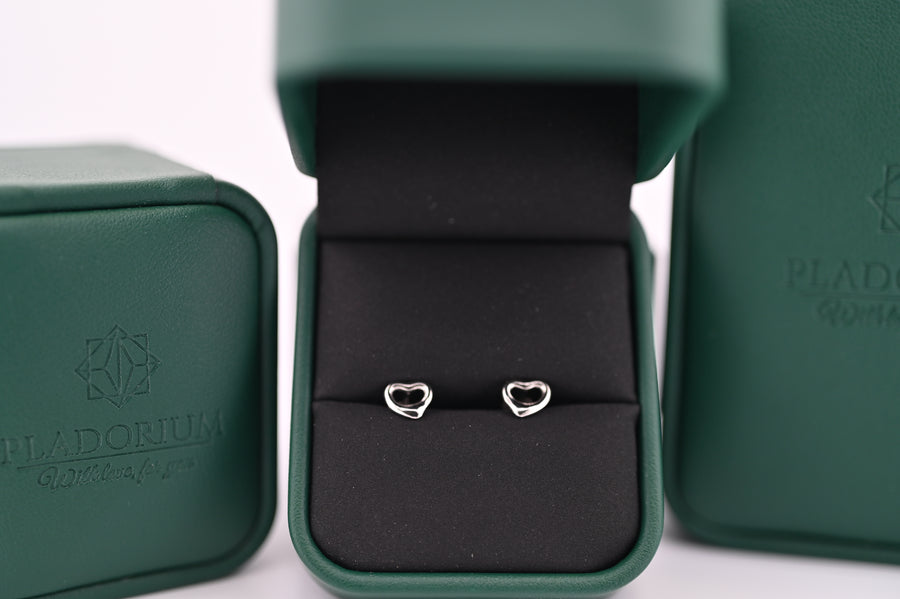 Cercei din platină Hera în cutie elegantă Pladorium, design clasic și sofisticat pentru femei, ideal cadou premium. #cercei #platină