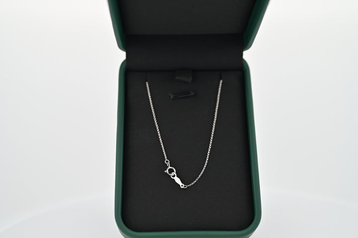 Lant platina de 1mm, elegant si durabil, in cutie cadou. Bijuterie premium pentru femei, rafinat, simbol al durabilității și grației.