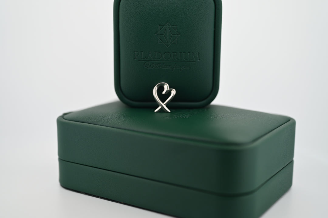 Pandantiv Platina Eros pe cutie verde Pladorium, eleganță și lux, ideal cadou premium pentru femei la un preț accesibil.