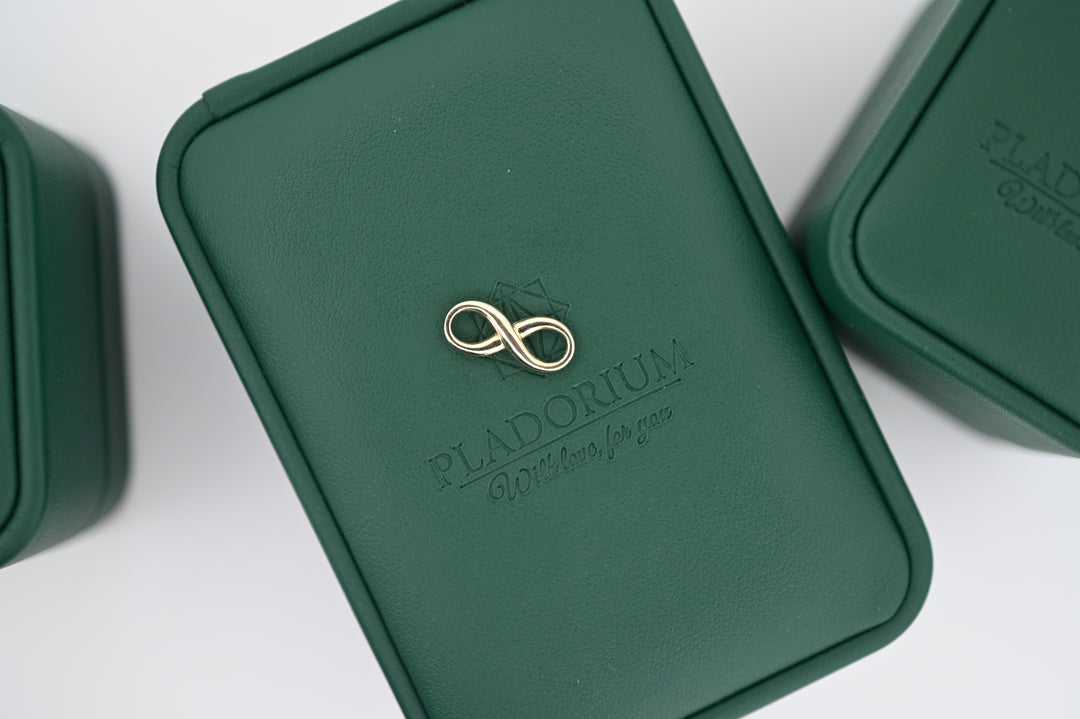 Luxurious Pladorium green box with elegant infinity symbol, showcasing premium craftsmanship.