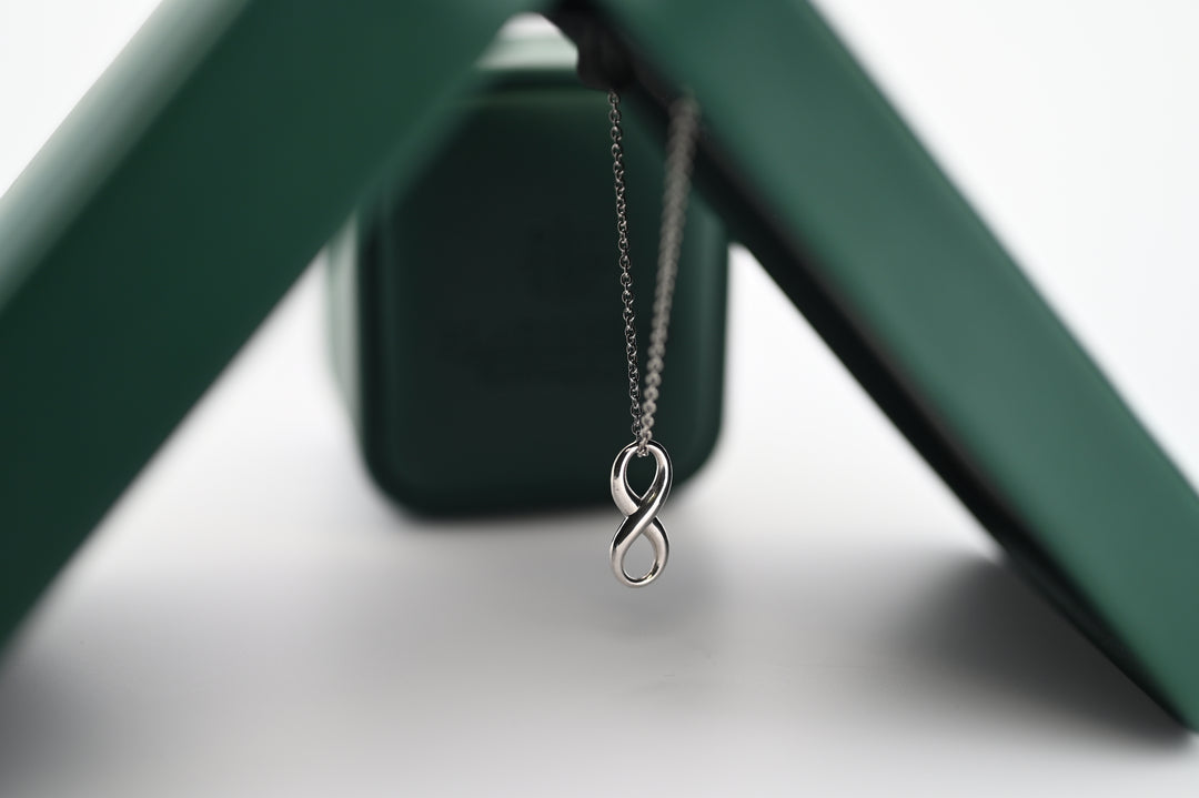 Pandantiv Artemis din platină 1mm, design elegant simbolul infinitului, bijuterie de lux pentru femei, cadou premium.