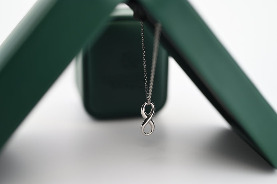 Pandantiv Artemis din platină 1mm, design elegant simbolul infinitului, bijuterie de lux pentru femei, cadou premium.