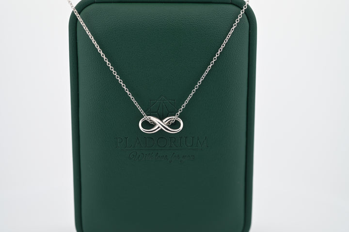 Elegant pandantiv Artemis din platină, simbol infinit, perfect pentru femei. Cadou rafinat ce îmbină lux și durabilitate, Pladorium.