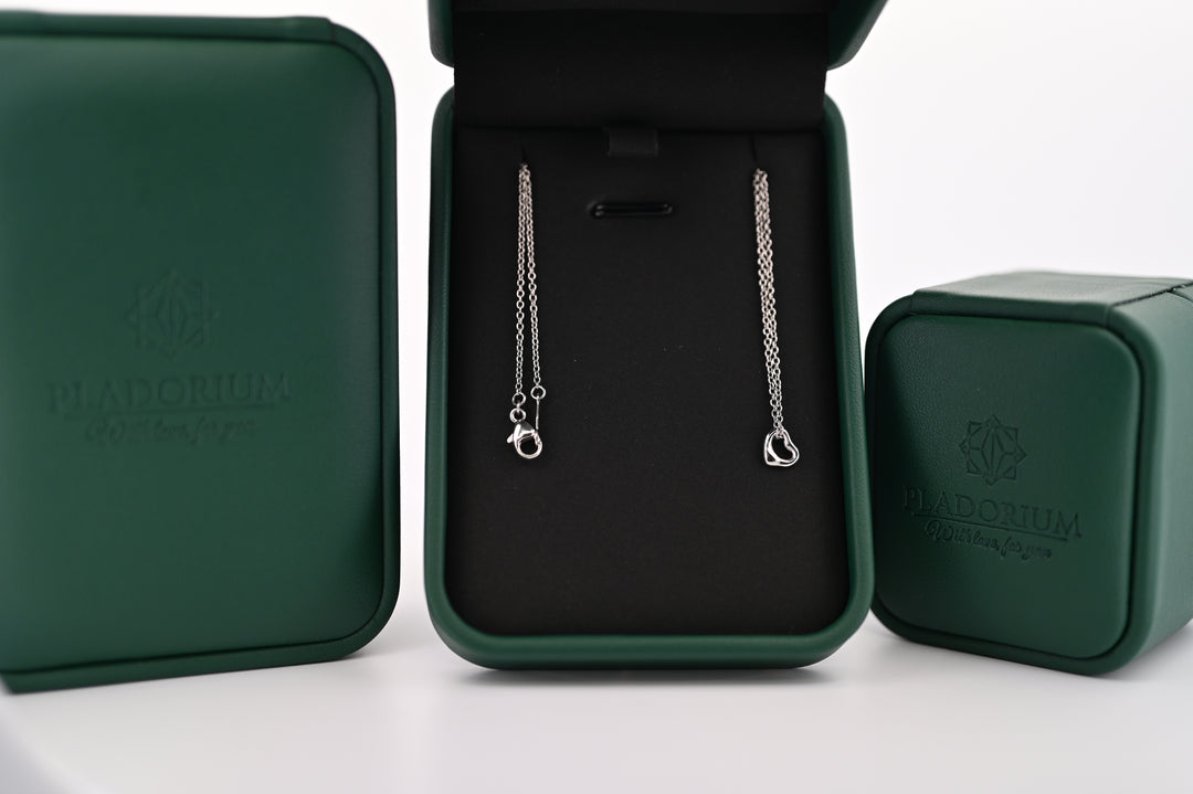 Pandantiv Hera din platină 1.2mm în cutie Pladorium, elegant și rafinat, simbol al durabilității și cadou perfect pentru femei.