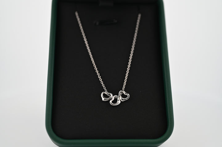 Pandantiv Platina Hera, rafinament clasic și eleganță, bijuterie premium pentru femeia modernă, simbol al regalității și frumuseții.
