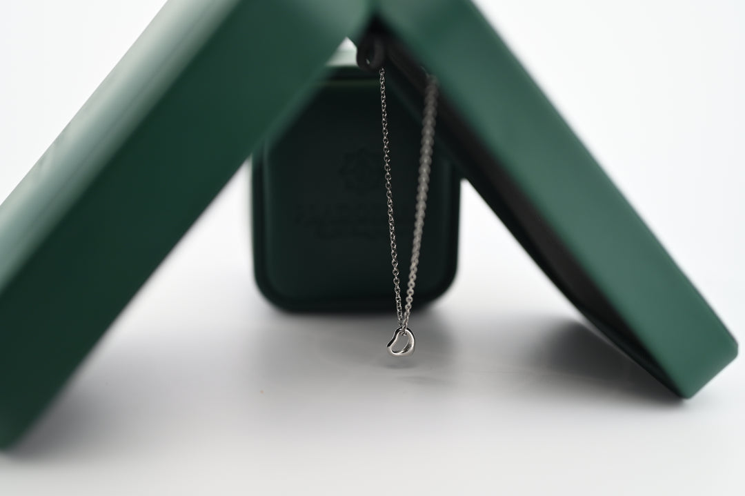 Lant platina 1.2mm cu pandantiv Hera în cutie verde elegantă, bijuterie premium pentru femei; simbol de grație și durabilitate.