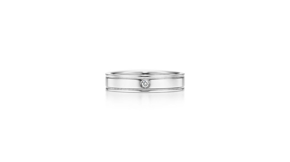 Verighetă elegantă din platină cu diamant pentru femei, simbol al iubirii eterne, cadou premium, disponibilă la preț corect.